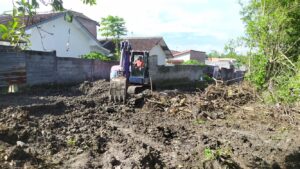 Proses Land clearing di Farzana Residence Bangunjiwo 1