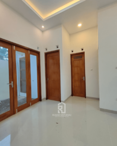 RUMAH SIAP HUNI 300 METER JALAN PARANGTRITIS KM 9