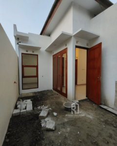 RUMAH SIAP HUNI 300 METER JALAN PARANGTRITIS KM 9