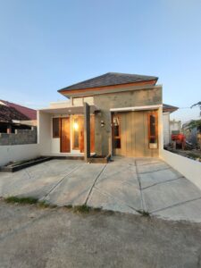 RUMAH 600 METER KE JALAN PARANGTRITIS KM 11